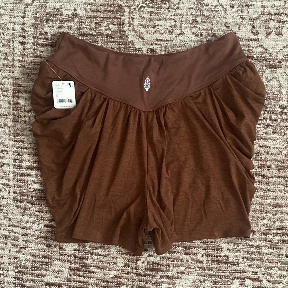 NWT Free People Movement Find Your Flow Shorts Brown Shorts Size Medium - Picture 2 of 2